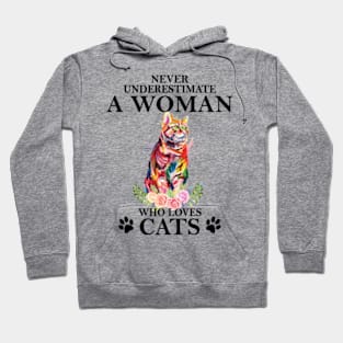 NEVER UNDERESTIMATE A WOMAN WHO LOVES CATS Hoodie